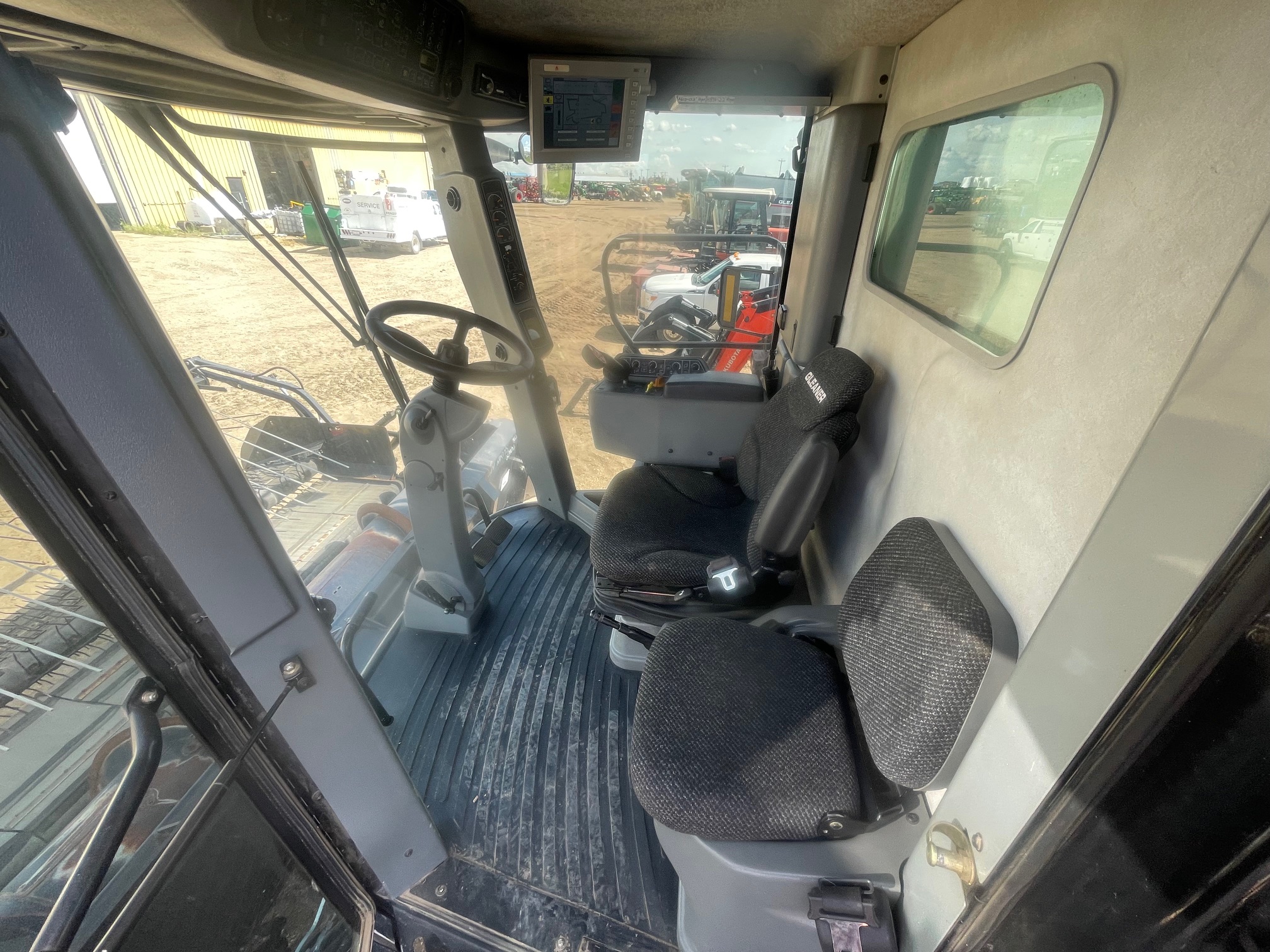 2009 Gleaner R66 Combine