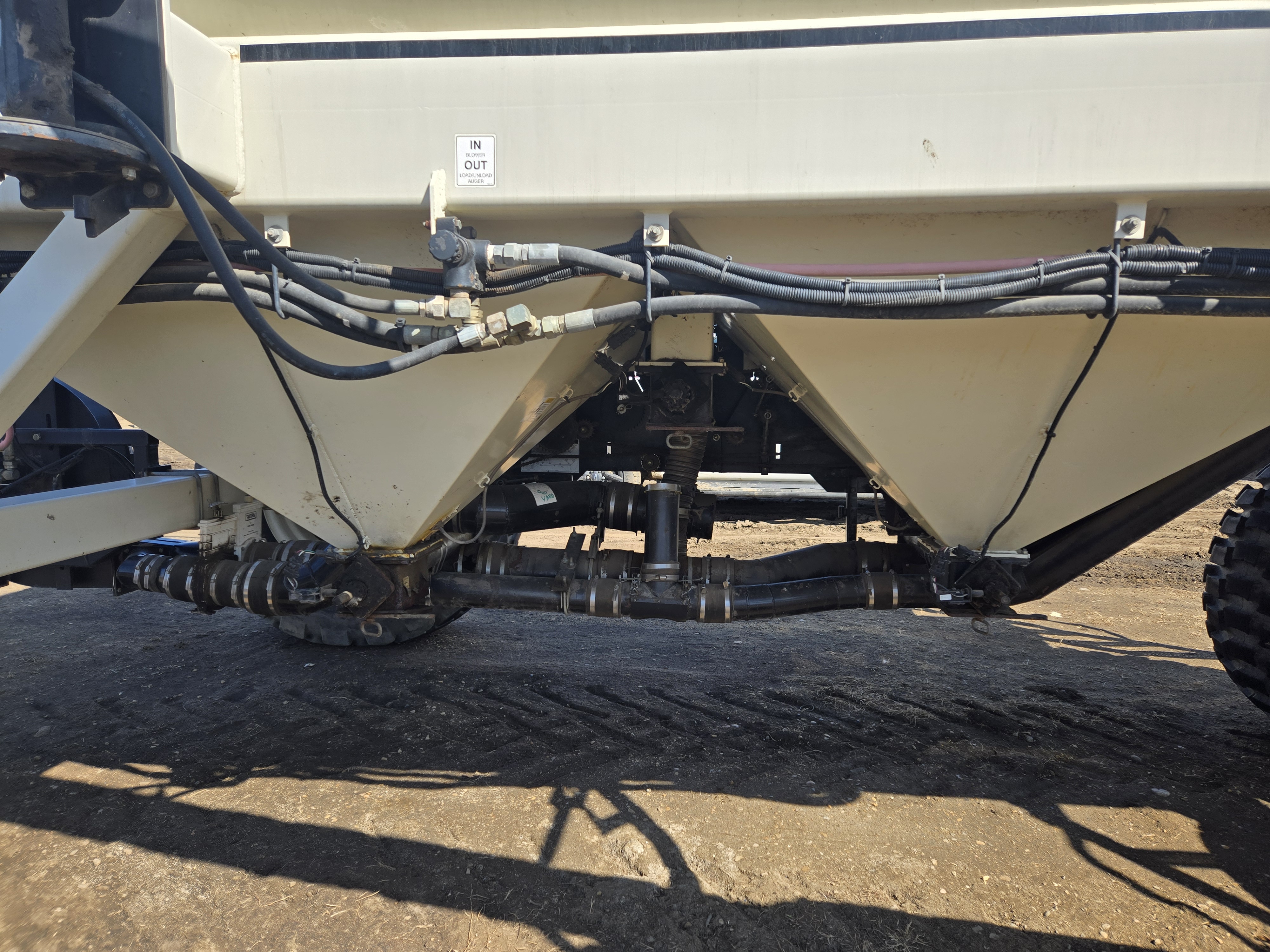 2002 Bourgault 5250 Air Tank/Cart