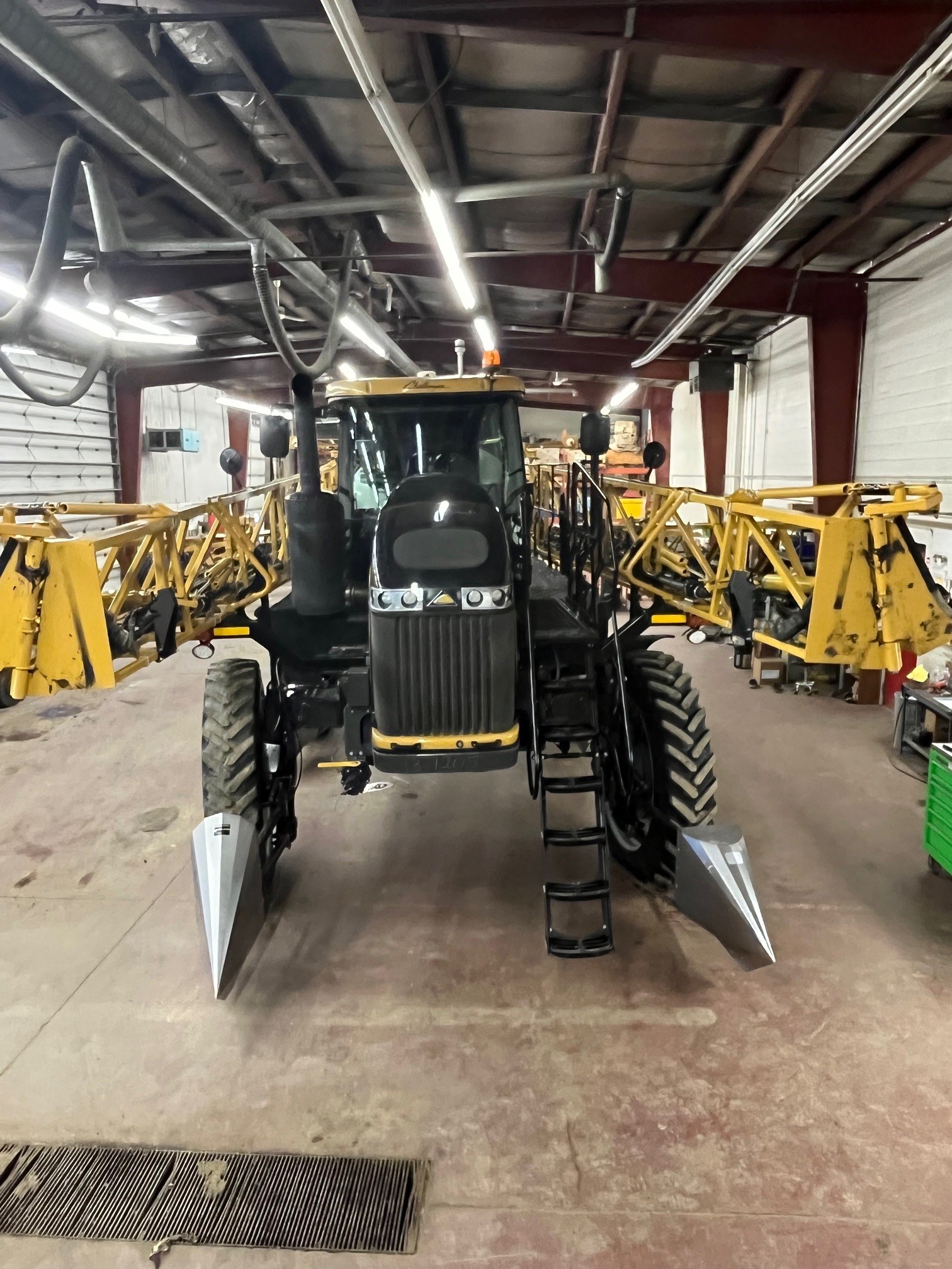 2019 RoGator 1300C Sprayer