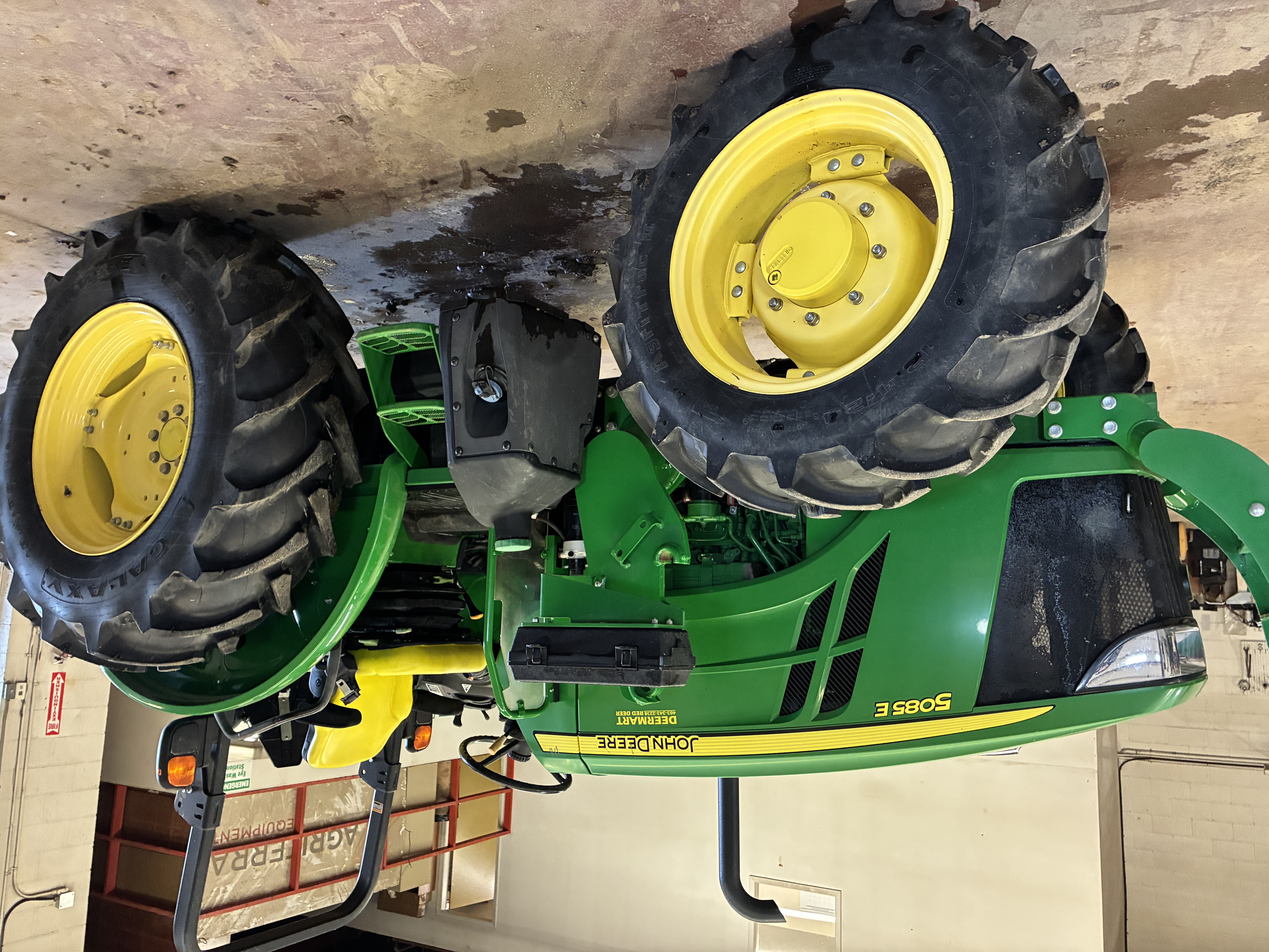 2015 John Deere 5085E Tractor