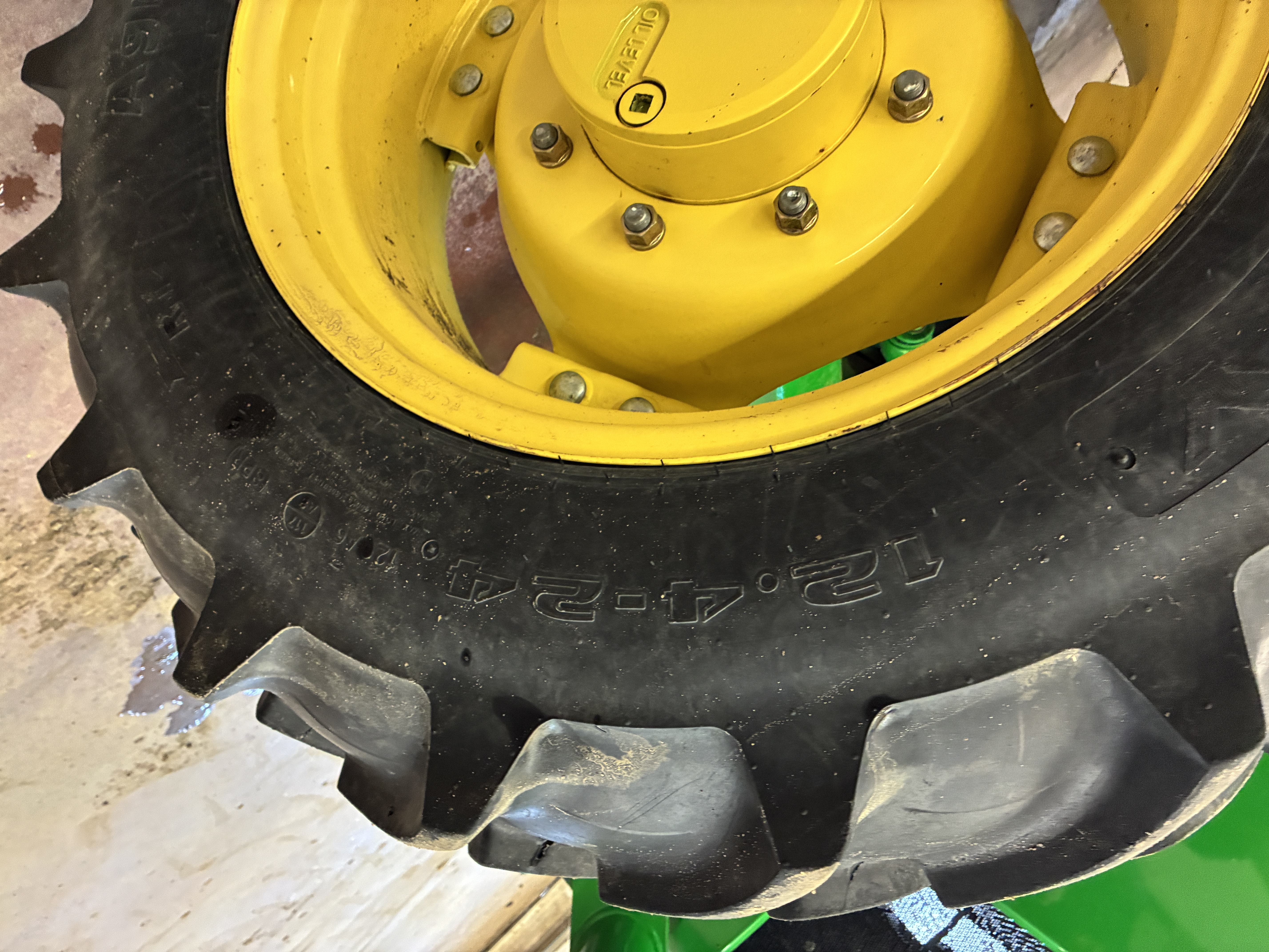 2015 John Deere 5085E Tractor