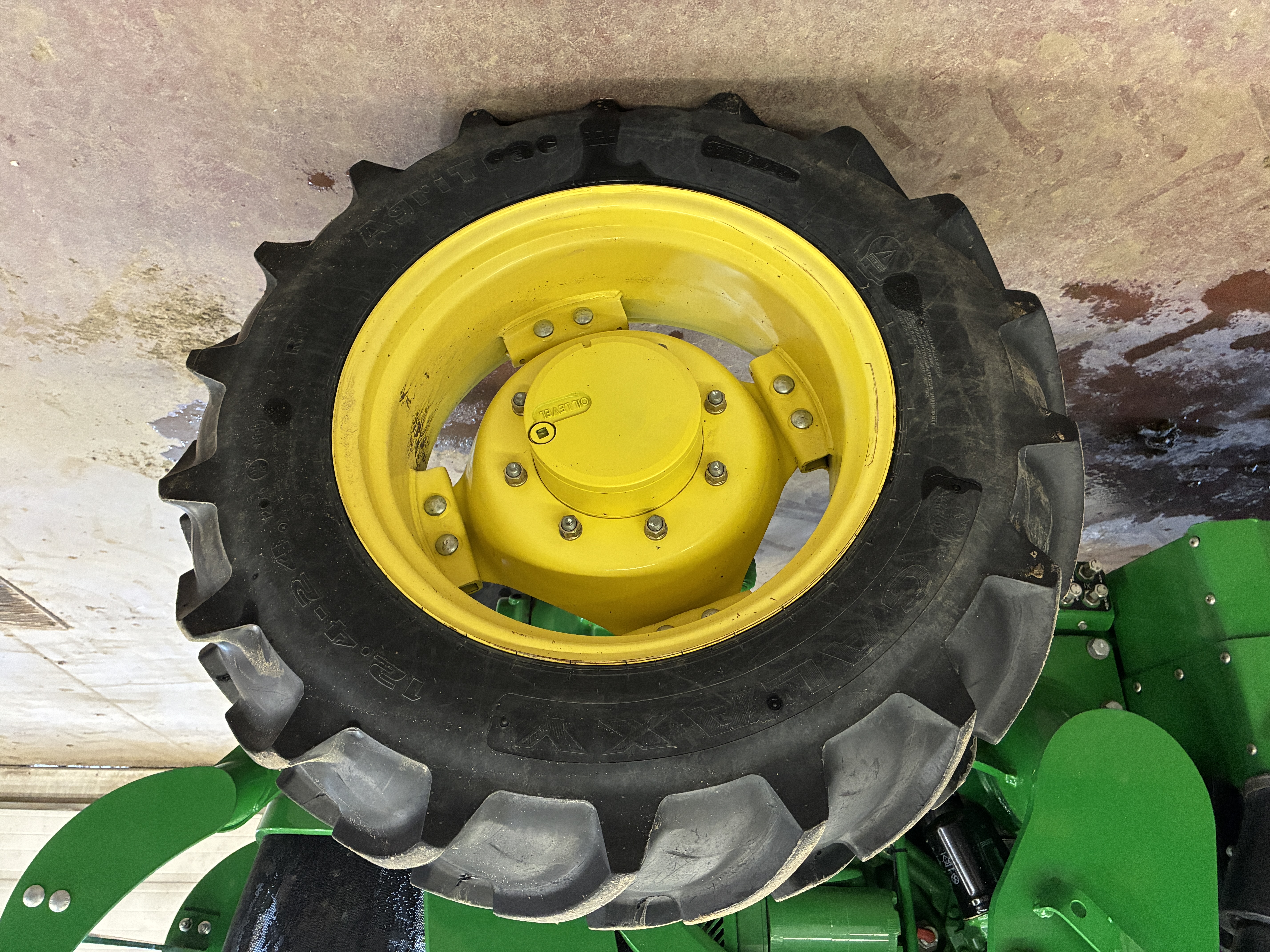 2015 John Deere 5085E Tractor