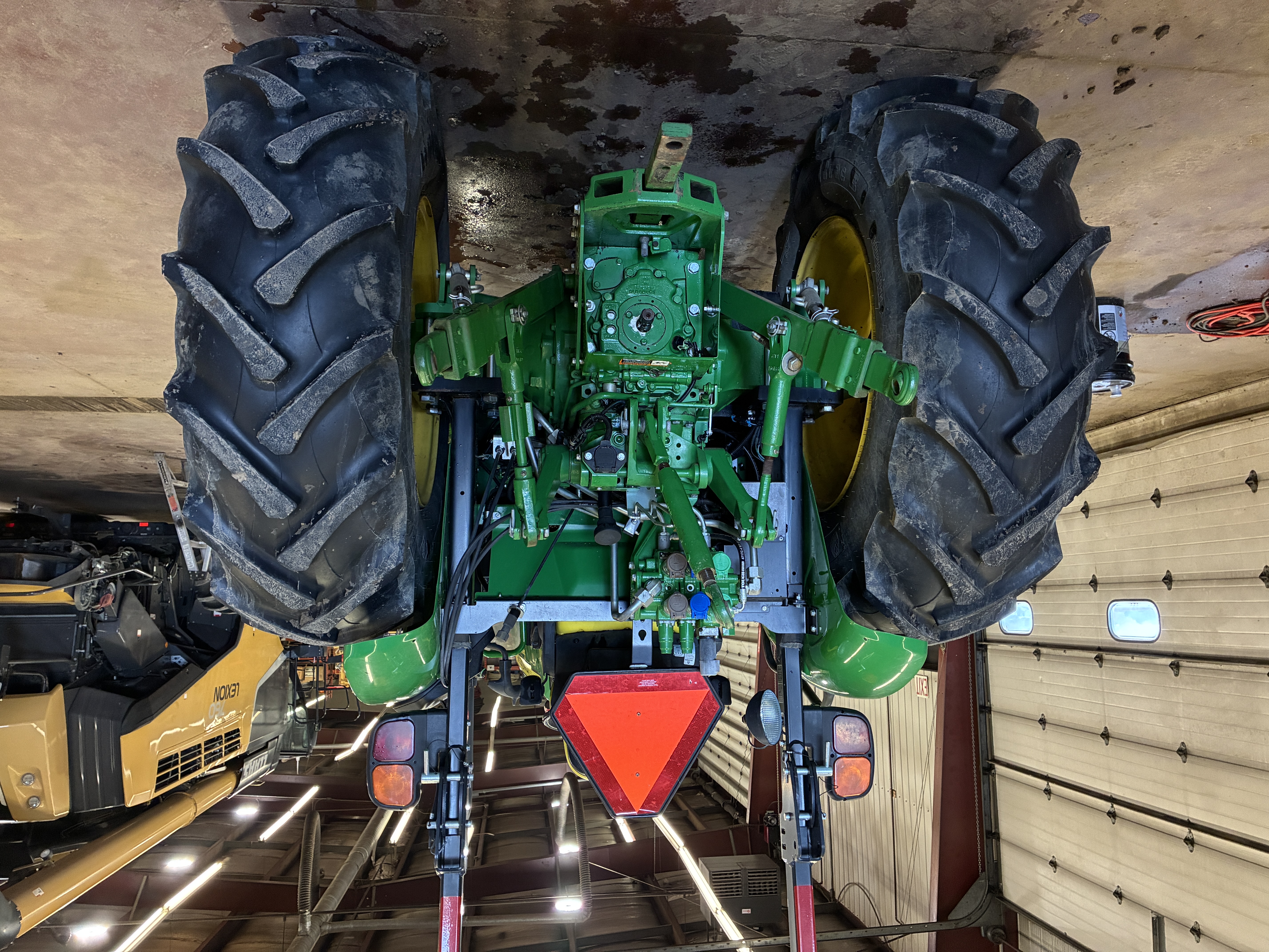 2015 John Deere 5085E Tractor
