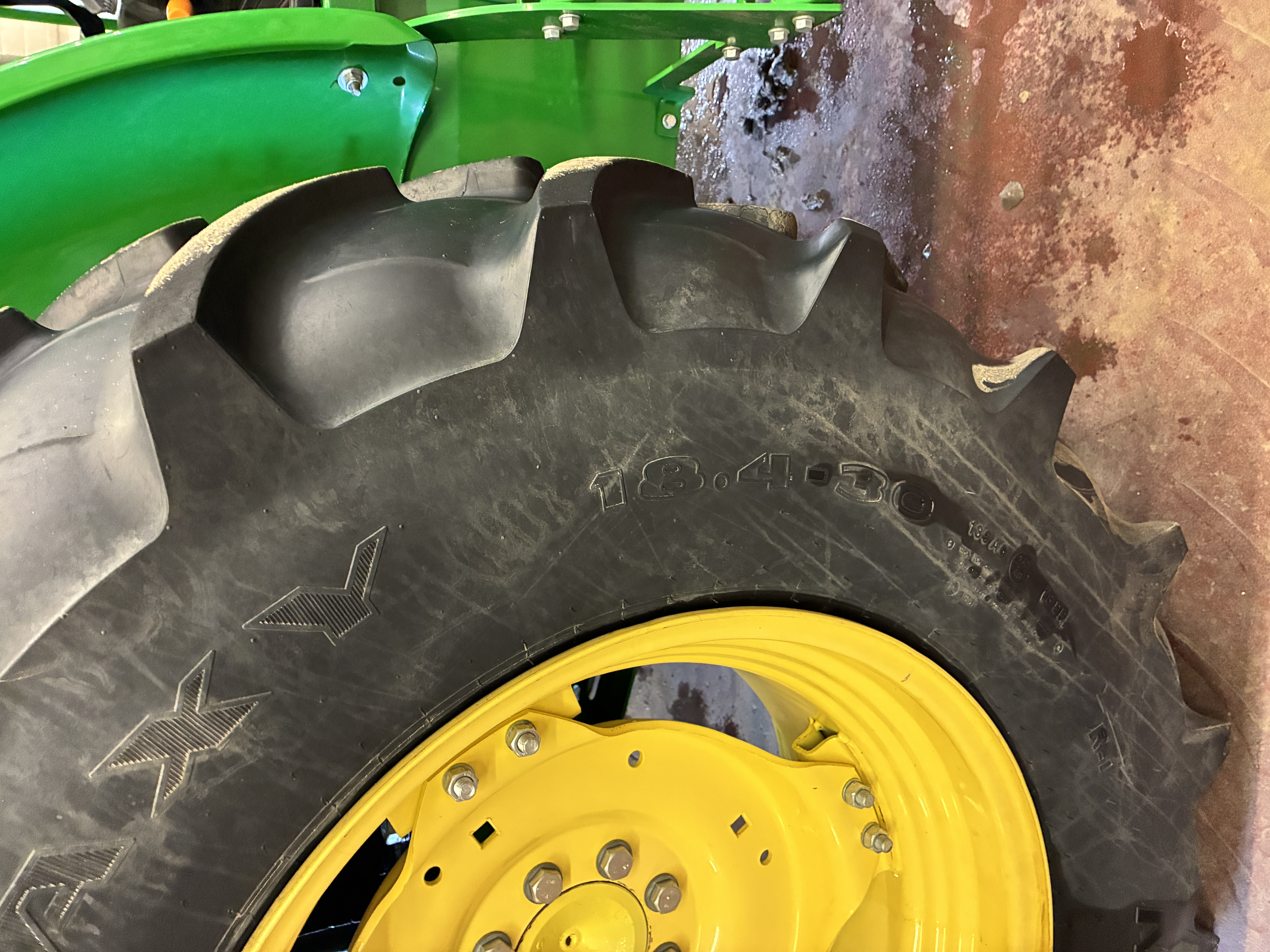 2015 John Deere 5085E Tractor