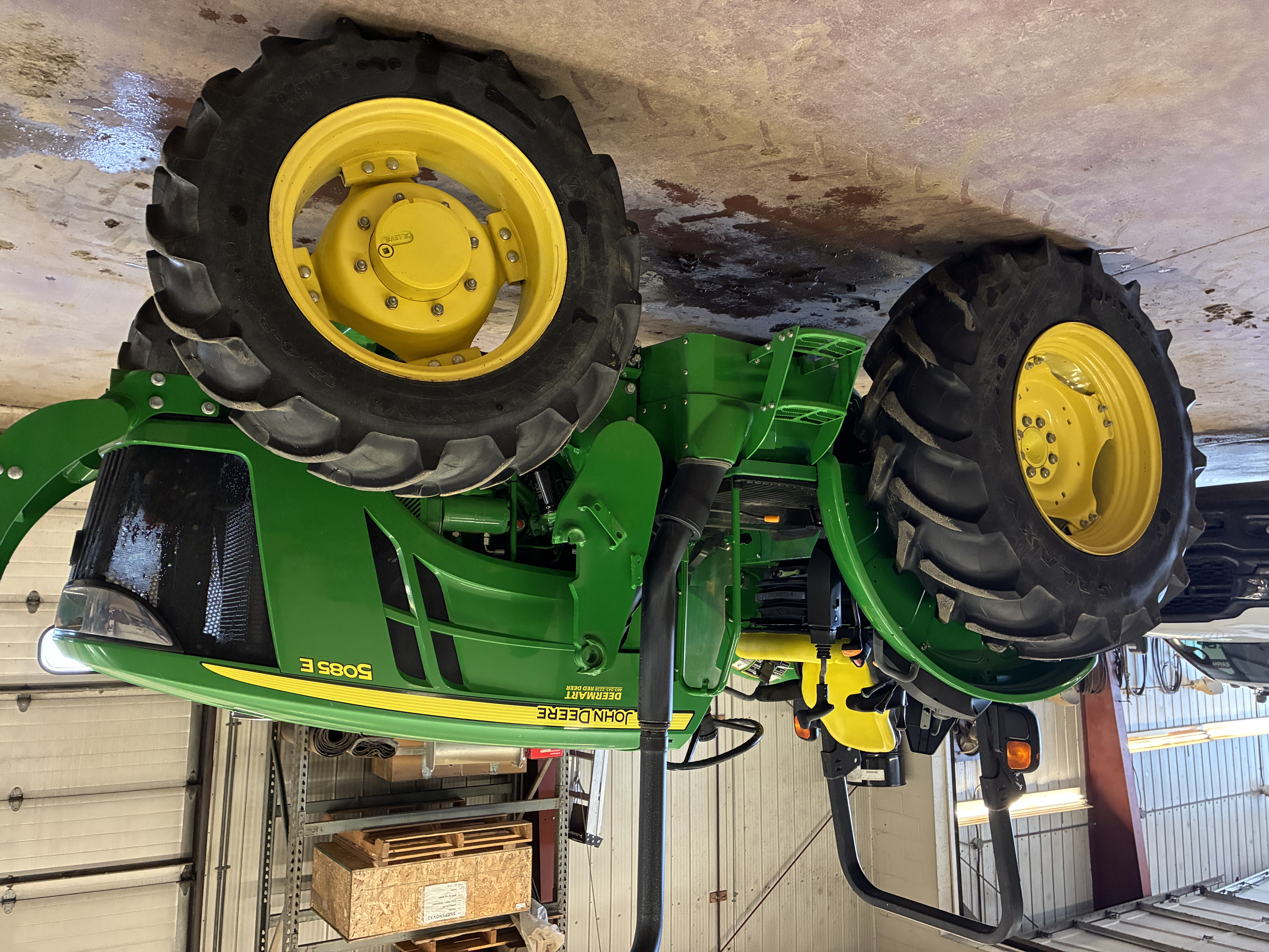2015 John Deere 5085E Tractor