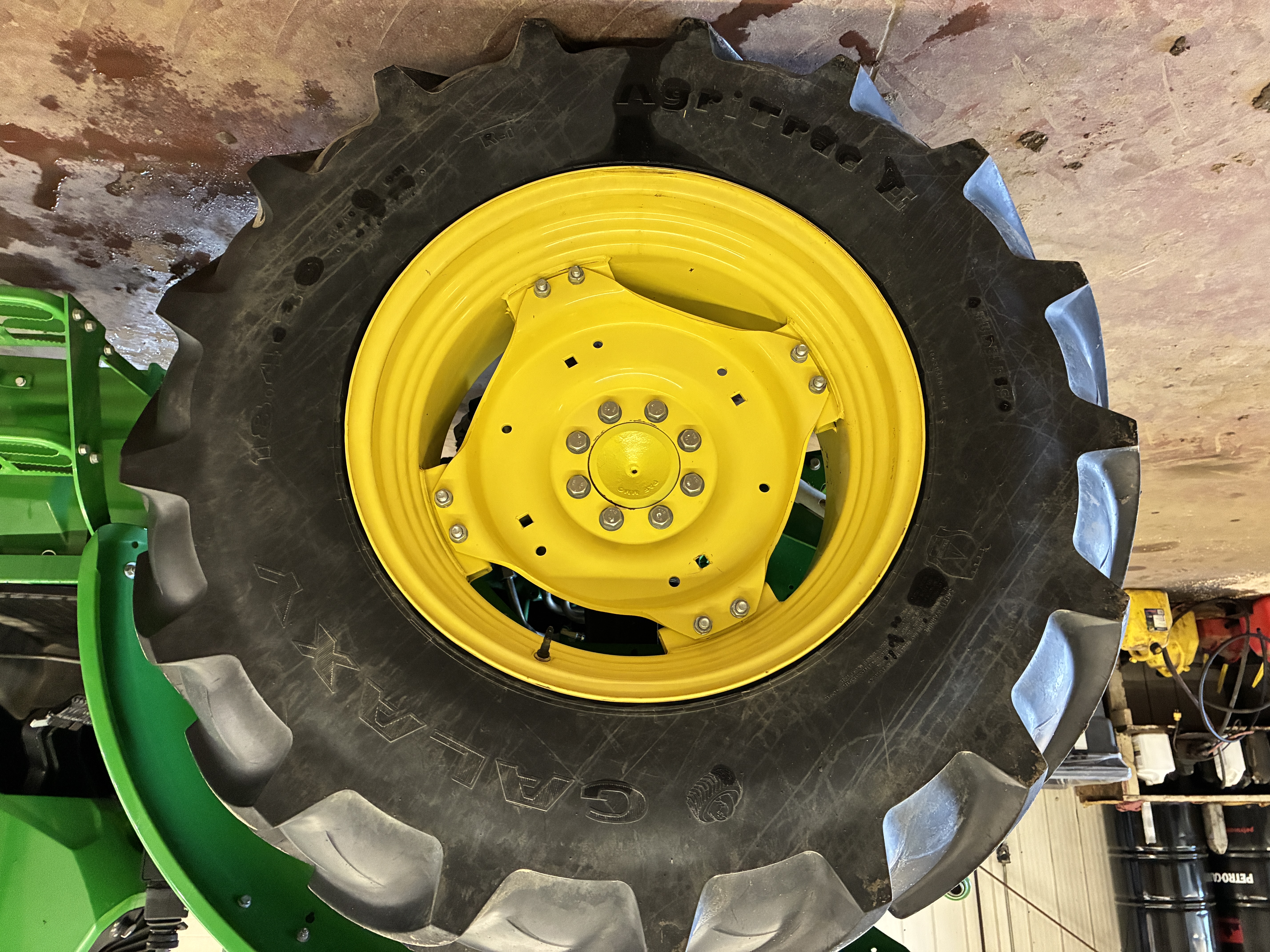 2015 John Deere 5085E Tractor