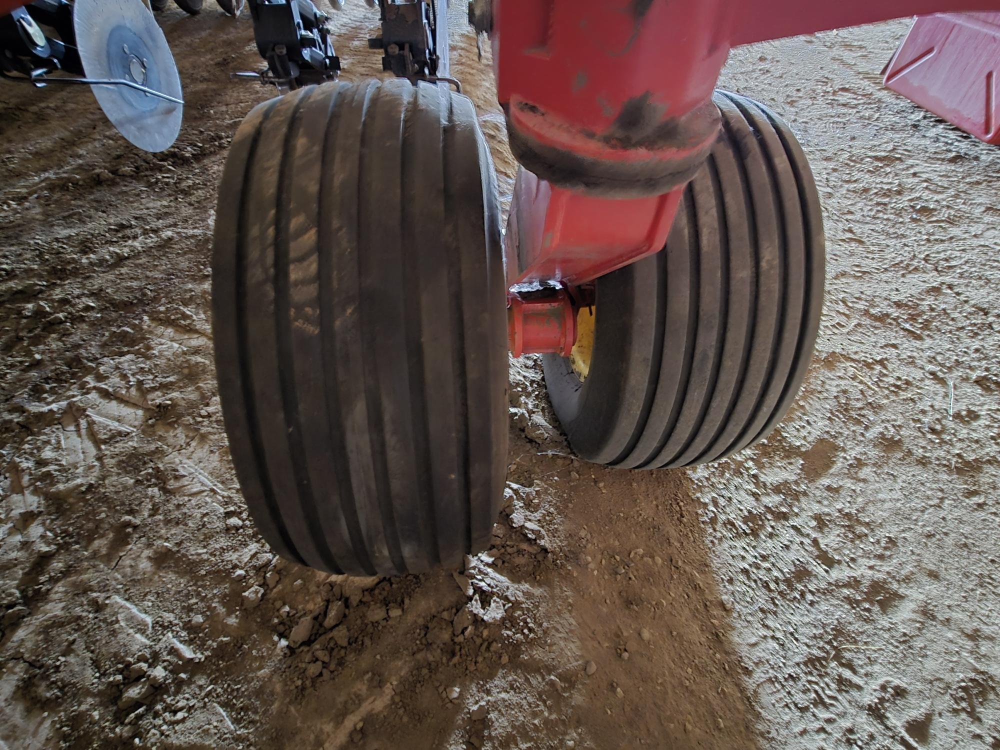 2011 Bourgault 5810 Air Drill