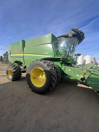 2017 John Deere S680 Combine