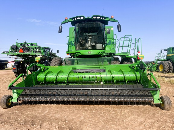 2017 John Deere S680 Combine