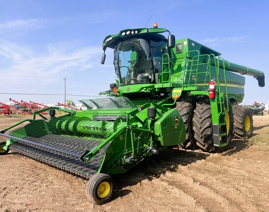 2017 John Deere S680 Combine