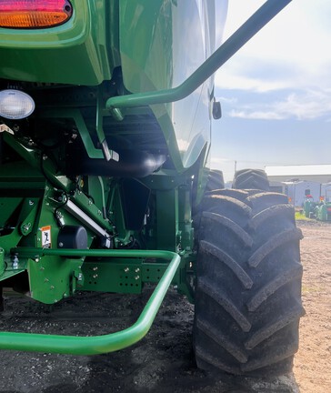 2017 John Deere S680 Combine