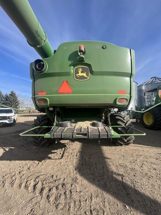 2017 John Deere S680 Combine