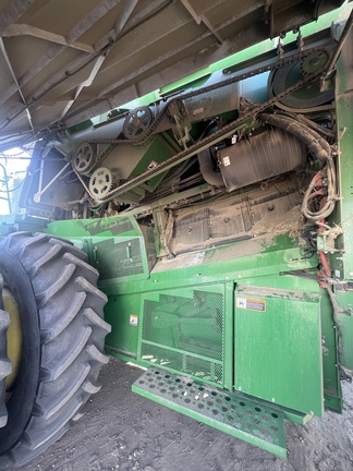 2017 John Deere S680 Combine