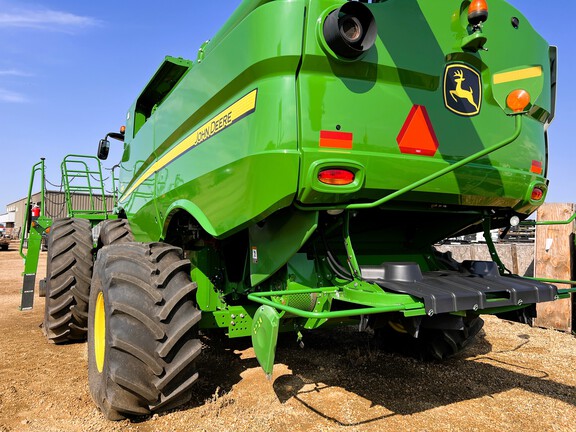 2017 John Deere S680 Combine