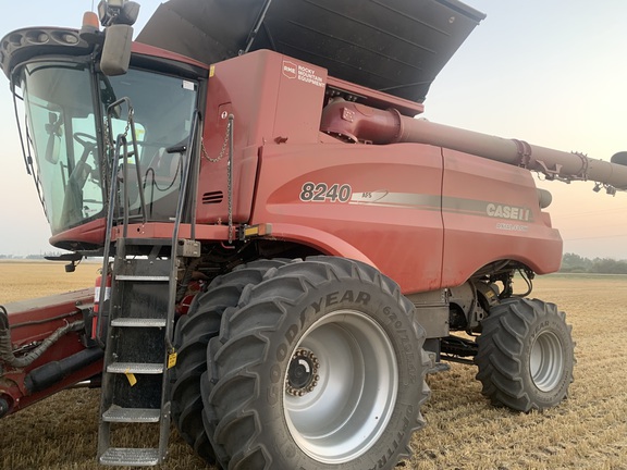 2016 Case IH 8240 Combine