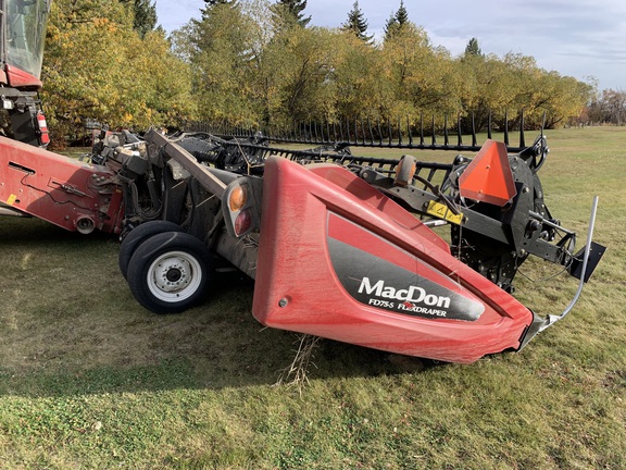 2016 MacDon FD75-35 Header Combine