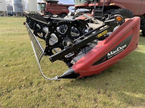 2016 MacDon FD75-35 Header Combine