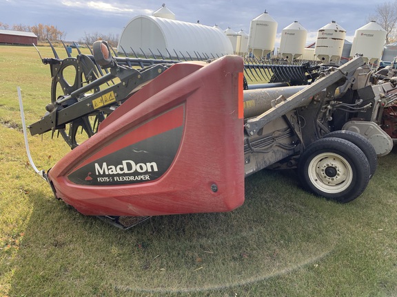 2016 MacDon FD75-35 Header Combine