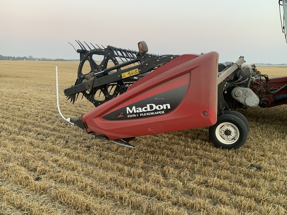 2016 MacDon FD75-35 Header Combine