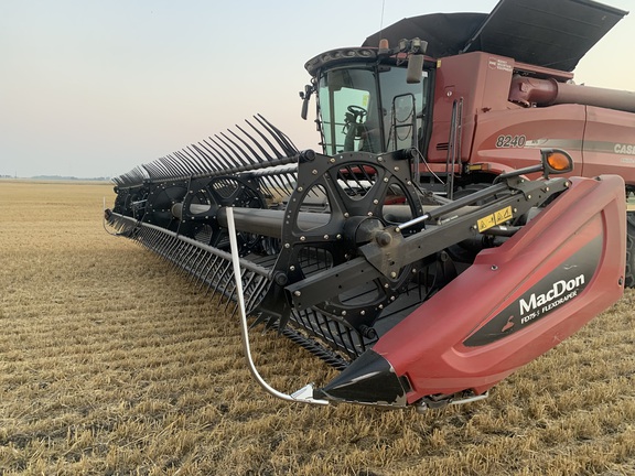 2016 MacDon FD75-35 Header Combine