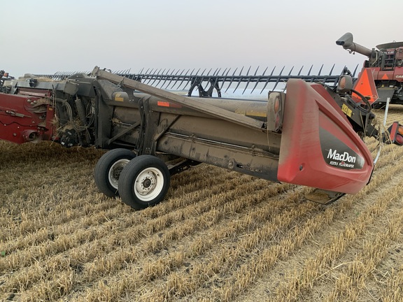 2016 MacDon FD75-35 Header Combine