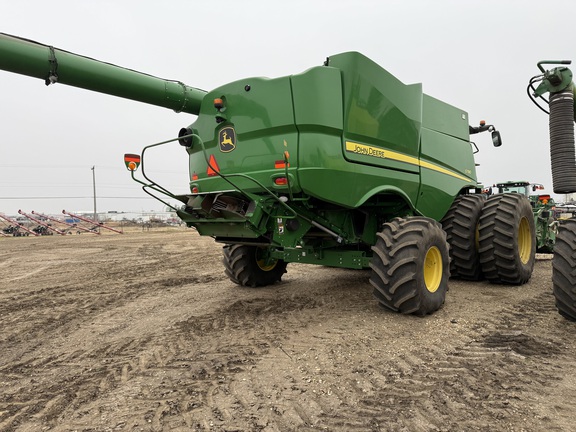 2019 John Deere S790 Combine