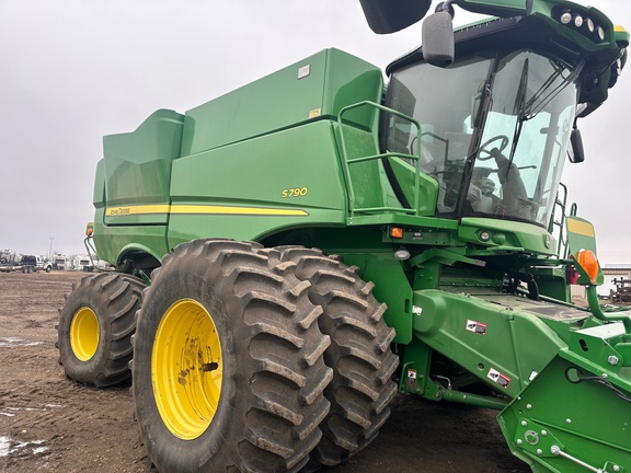 2018 John Deere S790 Combine