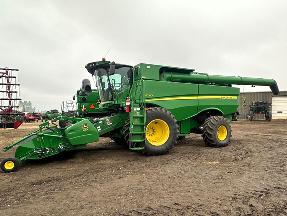 2018 John Deere S790 Combine