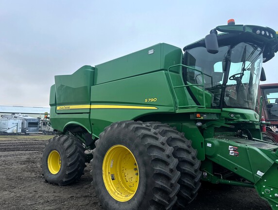 2018 John Deere S790 Combine