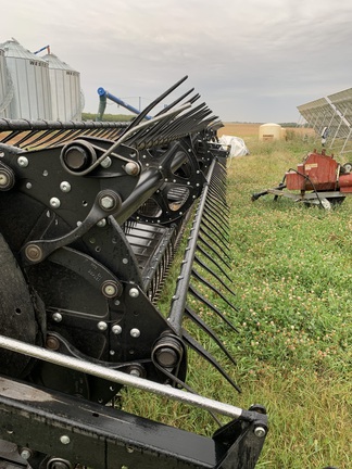 2018 MacDon FD75-35 Header Combine