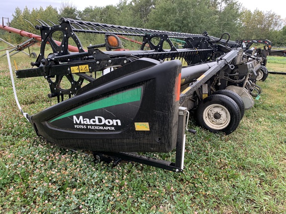 2018 MacDon FD75-35 Header Combine