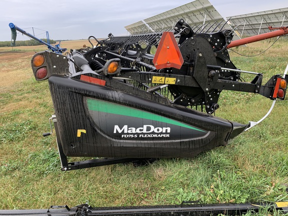 2018 MacDon FD75-35 Header Combine