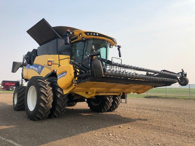 2015 New Holland CR10.90 Combine