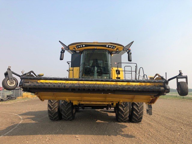2015 New Holland CR10.90 Combine