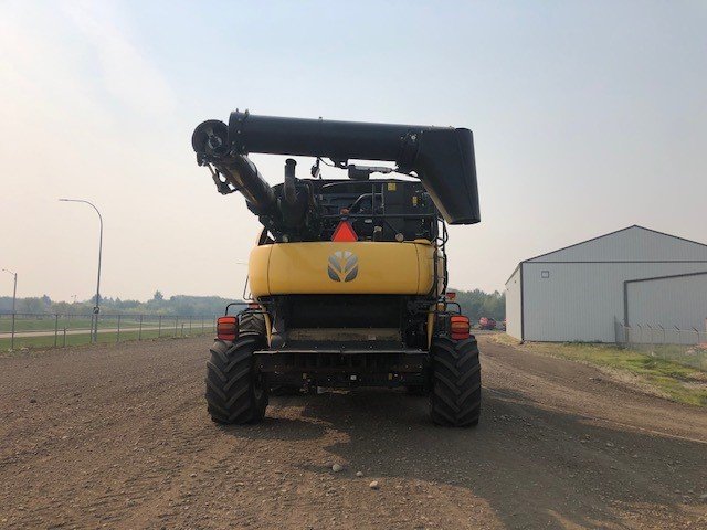 2015 New Holland CR10.90 Combine