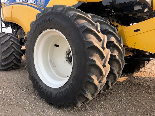 2015 New Holland CR10.90 Combine