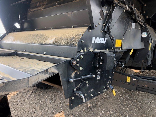 2015 New Holland CR10.90 Combine