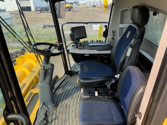 2015 New Holland CR10.90 Combine