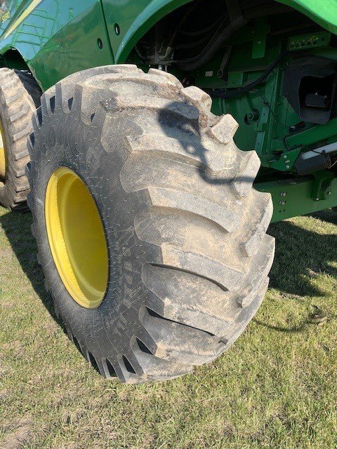 2013 John Deere S690 Combine