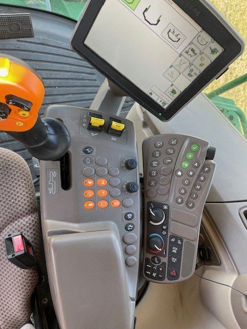 2013 John Deere S690 Combine