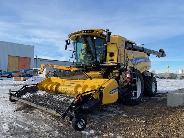 2023 New Holland CR8.90 Combine