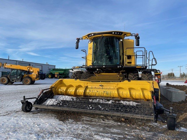 2023 New Holland CR8.90 Combine