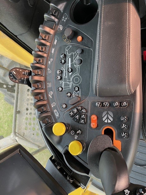 2022 New Holland CR10.90 Combine