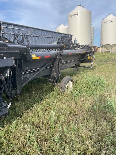 2017 MacDon FD75-40 Header Combine