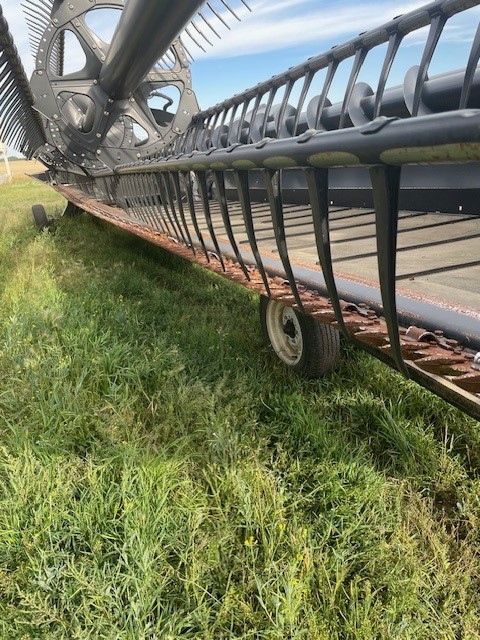 2017 MacDon FD75-40 Header Combine