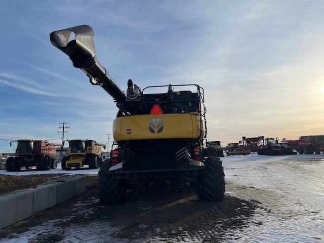 2023 New Holland CR8.90 Combine