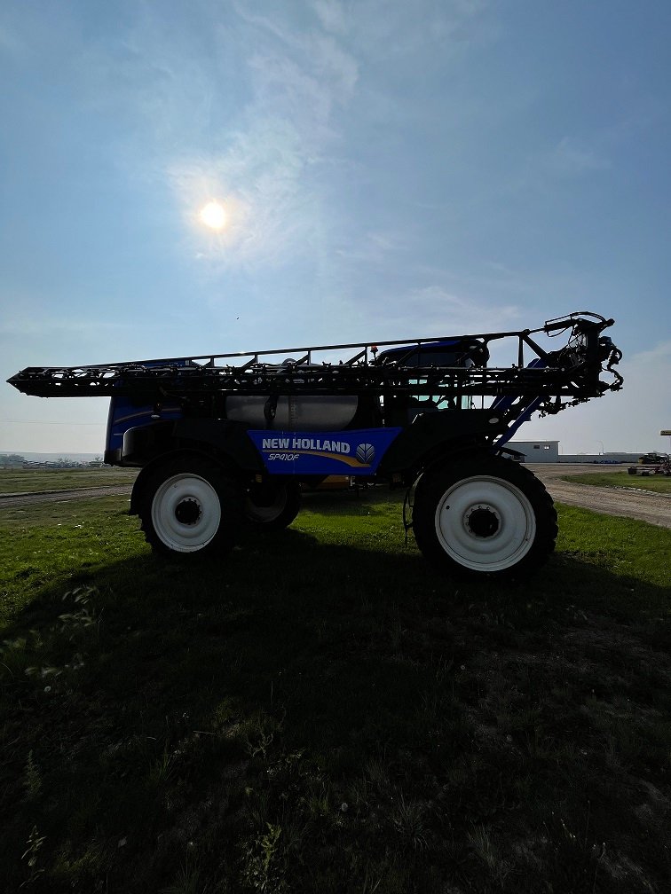 2022 New Holland SP410F Sprayer/High Clearance