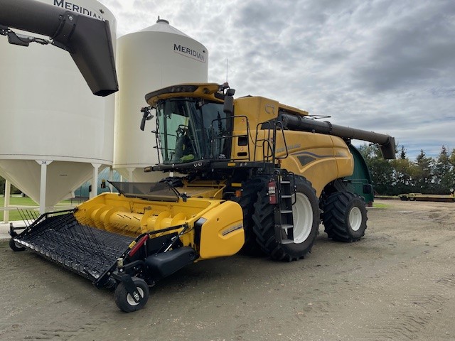 2024 New Holland CR8.90 Combine