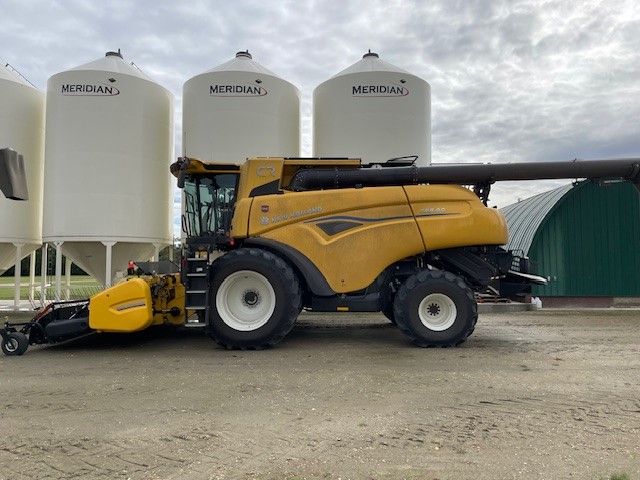 2024 New Holland CR8.90 Combine