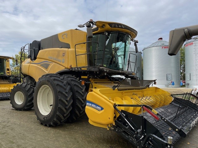 2024 New Holland CR8.90 Combine